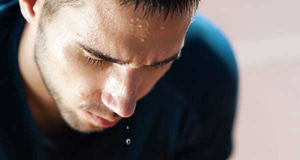 عرق سرد؛ از علائم تا راه‌های درمان آن