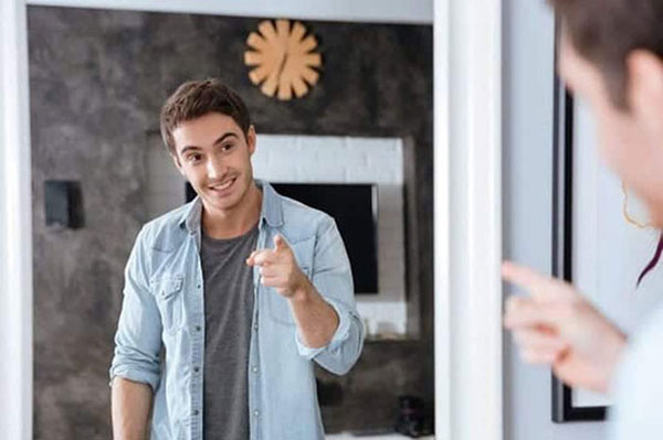 ۳ دلیلی مهم که باید با خودت زیاد حرف بزنی!