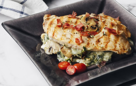 سینه مرغ شکم‌ پر با اسفناج