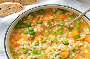 طرز تهیه سوپ جو؛ پیش‌غذای رژیمی