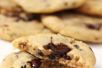 طرز تهیه کوکی با تکه‌های شکلات