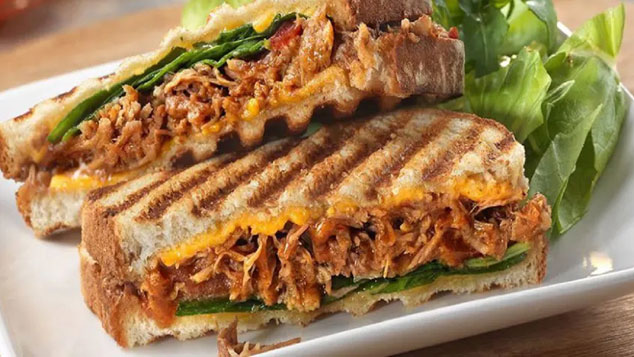 ساندویچ مرغ گریل‌شده