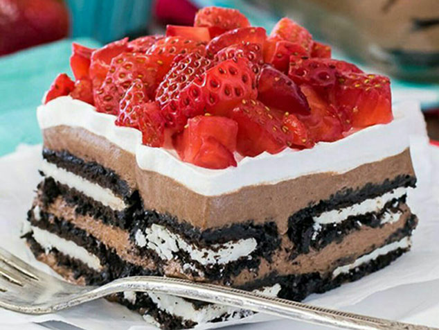 کیک شکلاتی نوتلا با مغز توت‌فرنگی