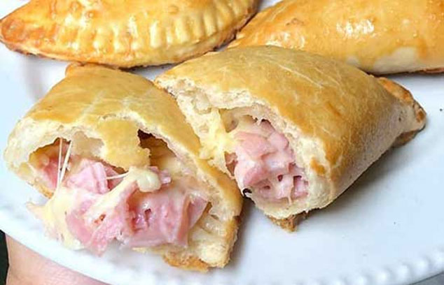 طرز تهیه پیراشکی ژامبون و پنیر