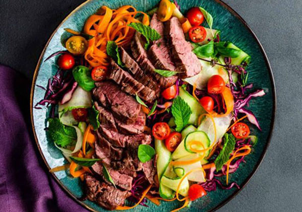 استیک و سالاد