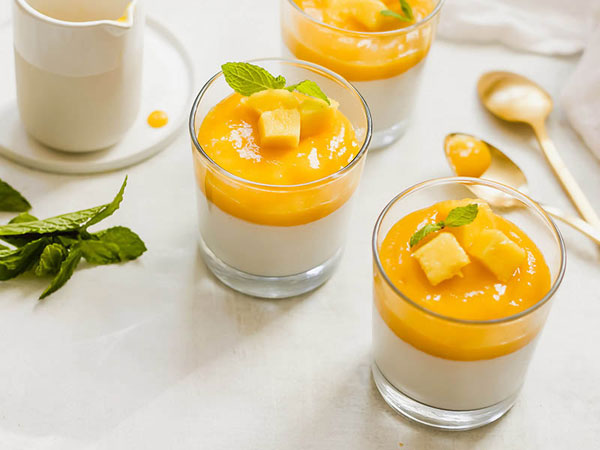 دسر پاناکوتای وانیلی با سس انبه