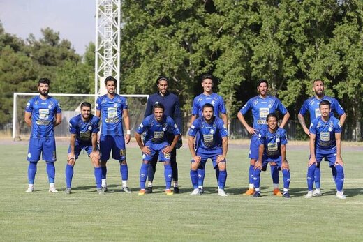 استقلال با 12 تست کرونای مثبت به قرنطینه می‌رود