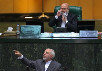 مطهرنیا: ظریف میان رادیکالیسم داخلی و خارجی گرفتار شده است/ نامه به بورل اقدامی پیش‌دستانه بود