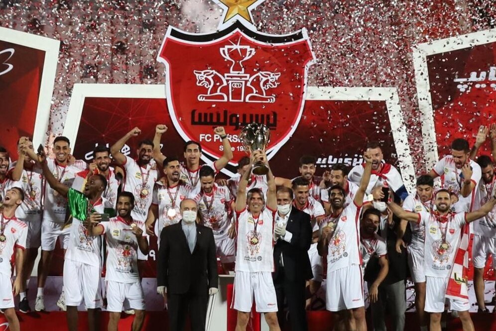 جام لیگ نوزدهم به پرسپولیس اهدا شد