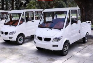 افغانستان اولین خودروی خورشیدی خود را ساخت