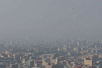 آسمان تهران در هاله ای از دود / پایتخت بر لبه تعطیلی