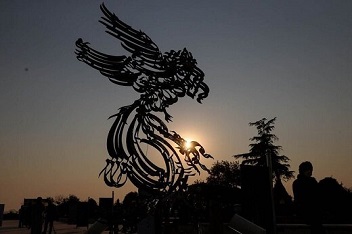 ششمین روزِ سی و نهمین جشنواره فیلم فجر: واکنش وزیر فرهنگ به سخنان جنجالی افخمی