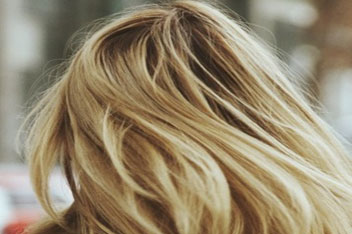 غرامت گرفتن به خاطر رنگ موی اجباری