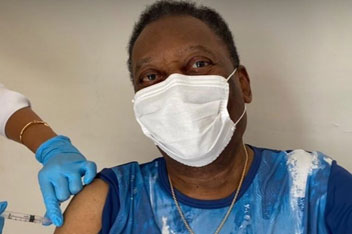 اسطوره فوتبال جهان و برزیل واکسن کرونا زد