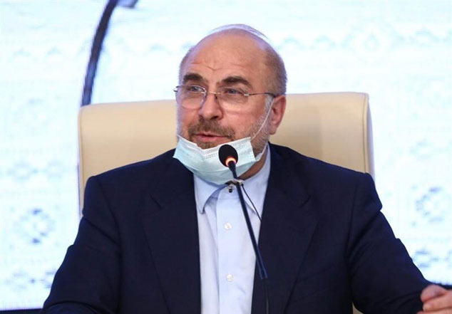 قالیباف: ابرقدرت‌ها در مقابل اراده ملت ایران زانو می‌زنند، اما مردم در صف مرغ هستند