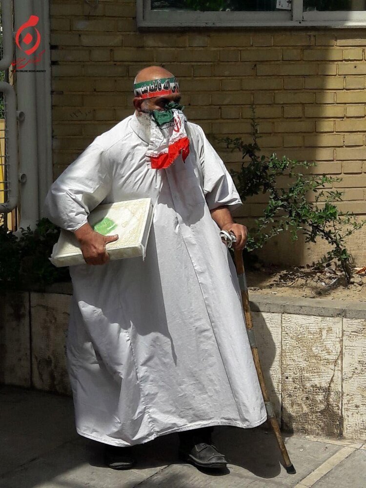 تصویری عجیب از داوطلب کفن‌پوش انتخابات ریاست جمهوری