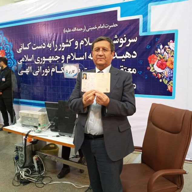 همتی بعد از ثبت نام در انتخابات ۱۴۰۰: نیاز به یک رئیس جمهور اقتصاددان داریم