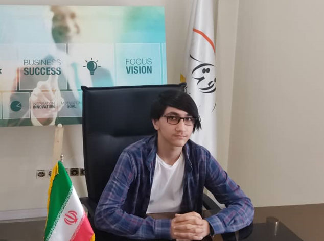 برای رسیدن به بازیگری و مدلینگ سخت تلاش می‌کنم