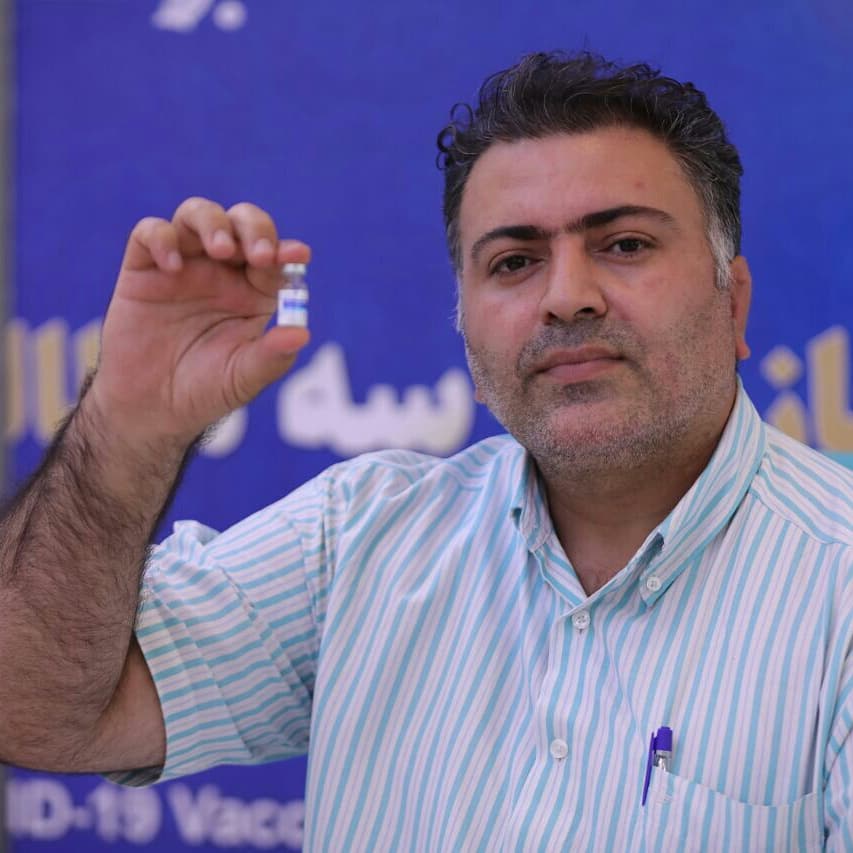 مازیار خویشوند مدیر کمیته هنرمندان و ورزشکاران جوانان آینده نگر طهران به جمع داوطلبین واکسن ایرانی برکت پیوست .