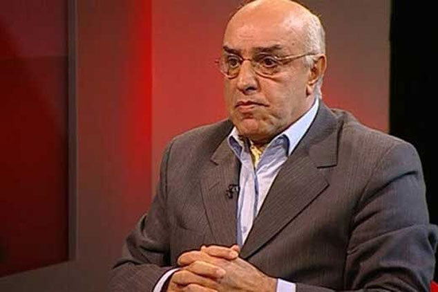 انتقاد به مسلط نبودن وزیر خارجه به زبان انگلیسی