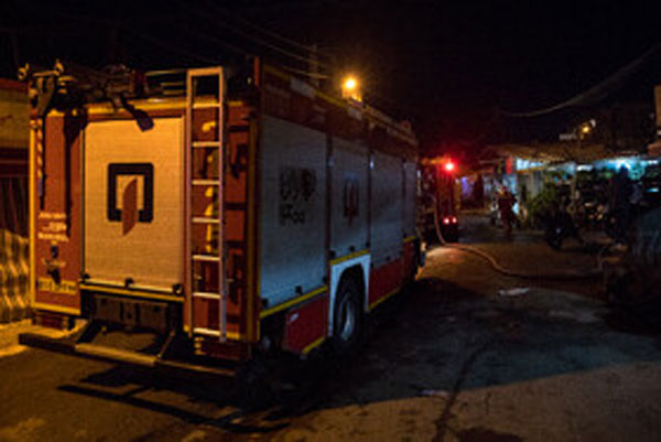 انفجار مرگبار در بازار گل محلاتی / خارج کردن ۲ تن از زیر آوار