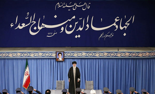 جمعی از فرماندهان و کارکنان نیروی هوایی ارتش با فرمانده کل‌قوا دیدار می‌کنند