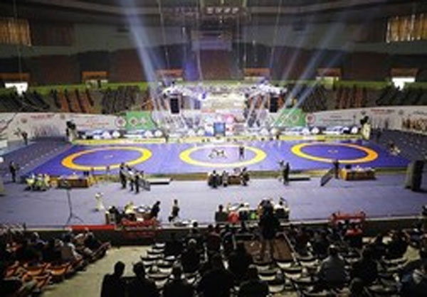 وقتی امیکرون برای تماشاگران کشتی خطرناک است و برای بسکتبال نیست!