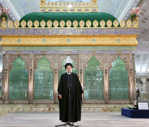 موفقیت و سربلندی کشور در گرو عمل به آموزه‌های امام خمینی (ره) است