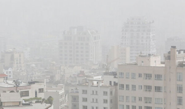 انتقاد رئیس فراکسیون محیط زیست از اطلاع‌رسانی دیرهنگام درباره ورود ریزگردها به تهران