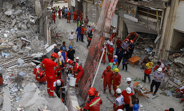 هفتمین روز حادثه متروپل / عزای عمومی در کشور و تکذیب شایعه خارج کردن فردی زنده از زیرآوار