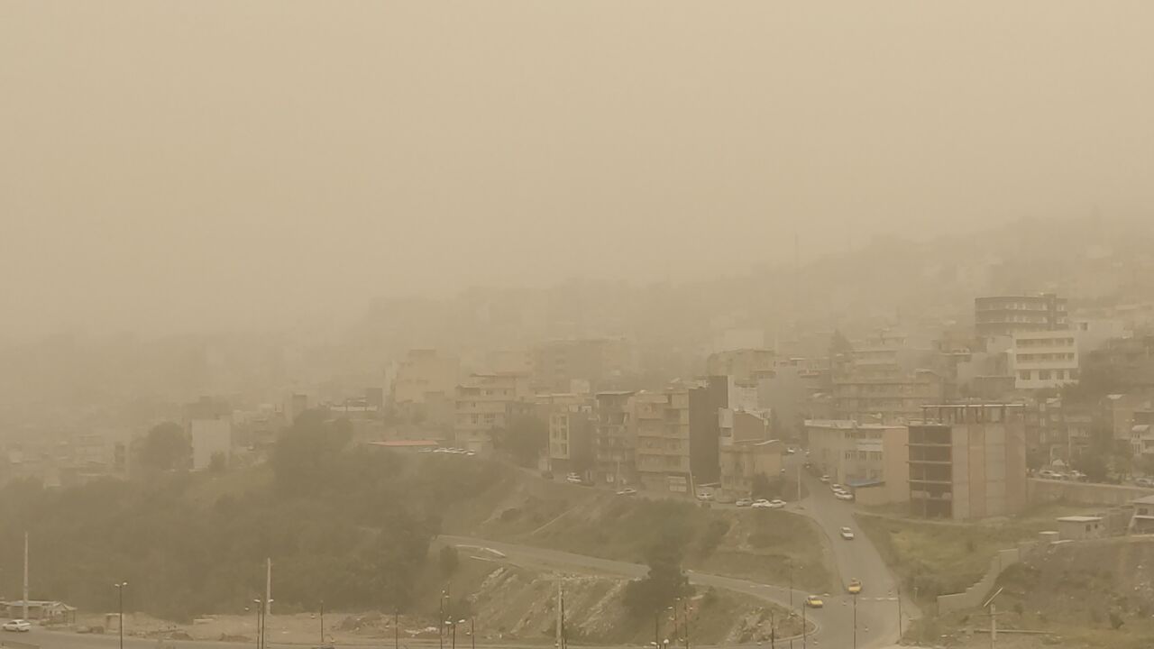 ادارات زنجان به خاطر آلودگی تعطیل شد