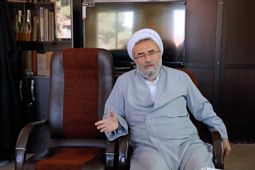 واکنش متفاوت شهید بهشتی به حمله کردن به خودرویش و شعار «مرگ بر بهشتی»