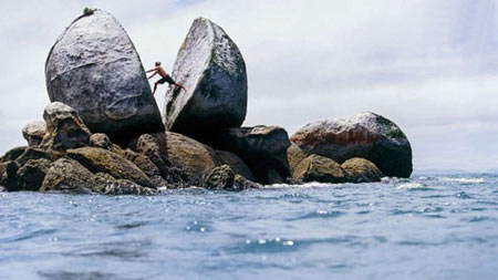 اسپلیت اپل راک؛ نیوزیلند (Split Apple Rock)
