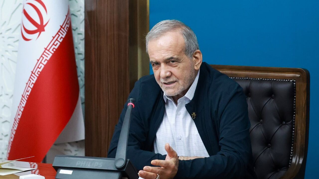 پزشکیان: اگر پناه مردم باشیم، هیچ‌گاه به سوی بیگانگان گرایش نخواهند یافت