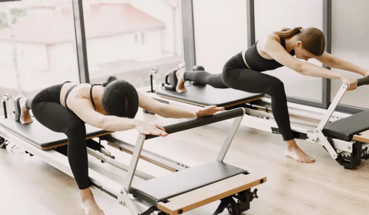 راهنمای جامع راه‌اندازی استودیوی پیلاتس خانگی: چه تجهیزاتی نیاز دارید و چگونه هوشمندانه انتخاب کنید؟