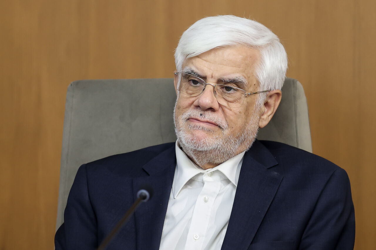 واکنش عارف به درآغوش گرفتن دو ورزشکار ایرانی