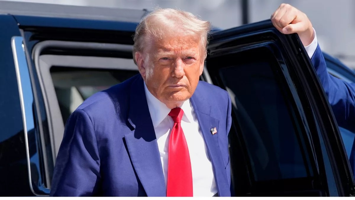 ترامپ باز هم از تیراندازی جان سالم به در برد