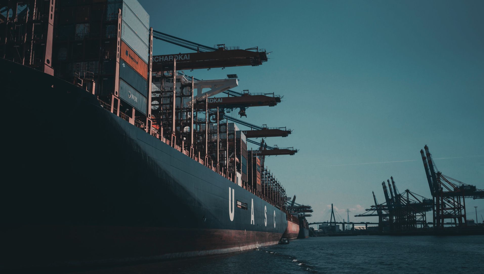 مدارک و مجوزهای لازم برای واردات کالا به ایران