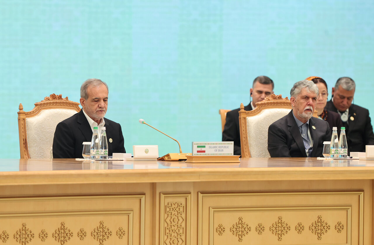 ادبیات مشرق‌ زمین معرفت و اخلاق را به نمایش می گذارد