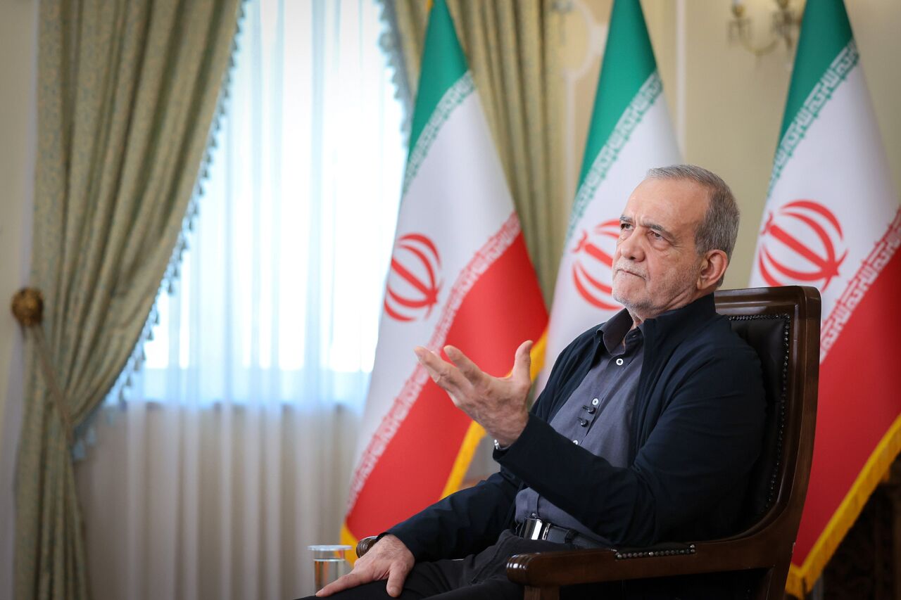 پزشکیان: پست‌ها باید به افراد شایسته سپرده شود، نه هم‌جناحی‌ها / دولت با شهادت رهبر، پشتوانه بزرگی را از دست داد