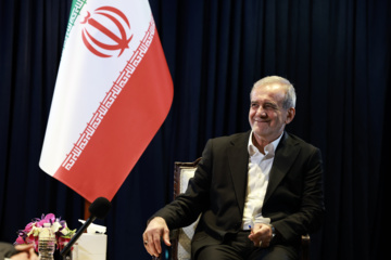 سوغات نیویورک؛ ۱۱۰۰ لوح تاریخی به همراه رئیس جمهور به تهران باز می‌گردد