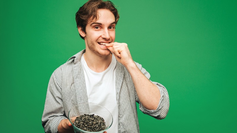 خواص تخمه آفتابگردان برای مو (10 خاصیت شاهکار)