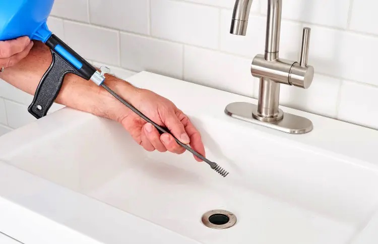 تفاوت فنر و دستگاه لوله بازکنی؛ کدام ابزار برای رفع گرفتگی لوله بهتر است؟