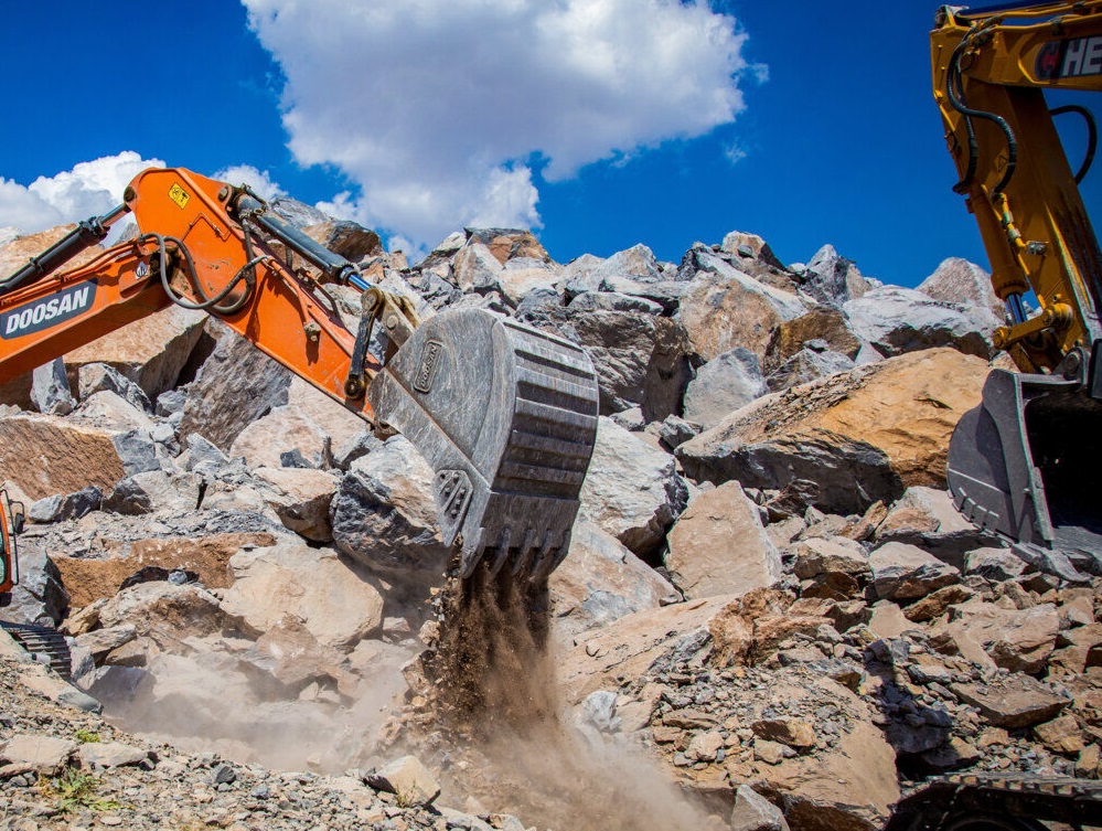 دستور مخبر برای تسریع امدادرسانی به حادثه‌ دیدگان معدن شازند