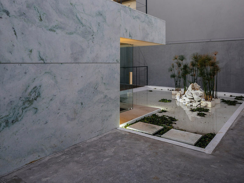 زیبایی درخشان سنگ‌های کریستالی در دکوراسیون داخلی لوکس