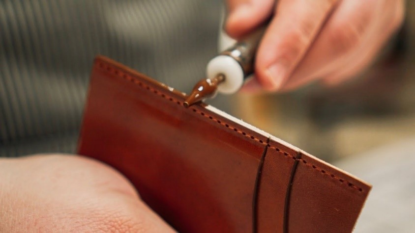 نکات مهم، هنگام خرید رنگ لبه چرم